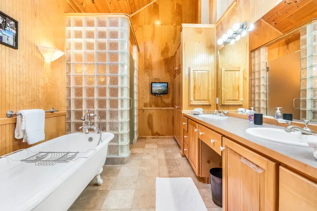 Bathroom with clawfoot tub