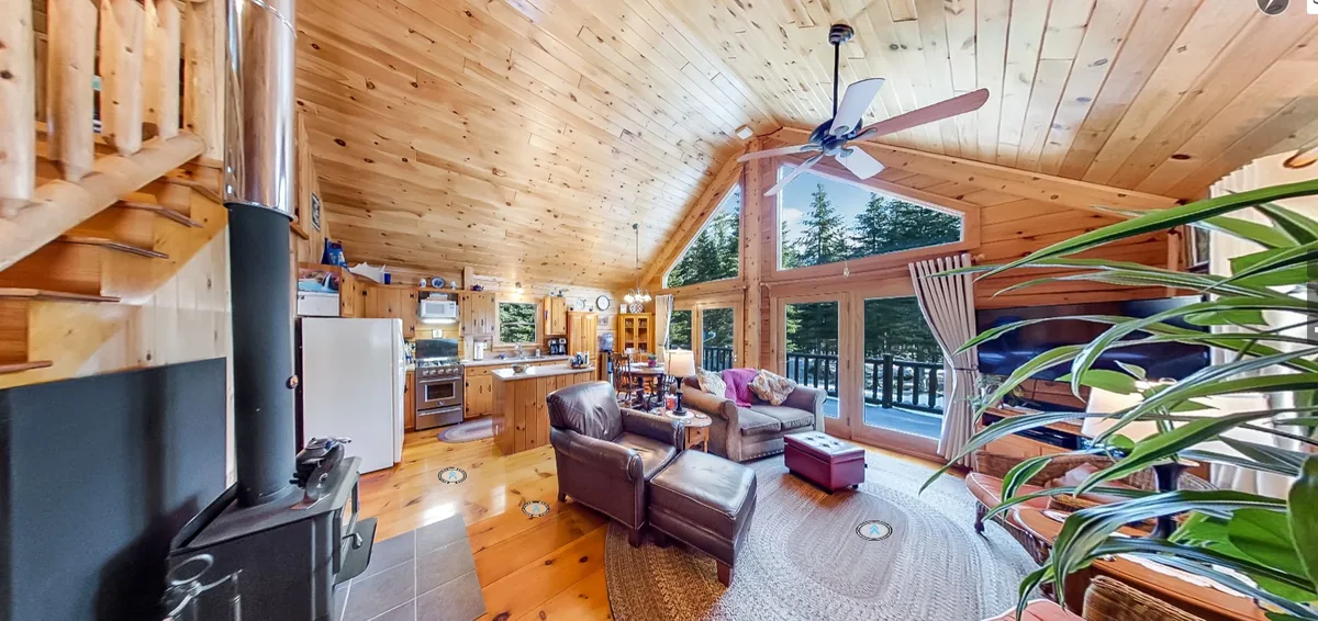 3D tour of a cabin interior